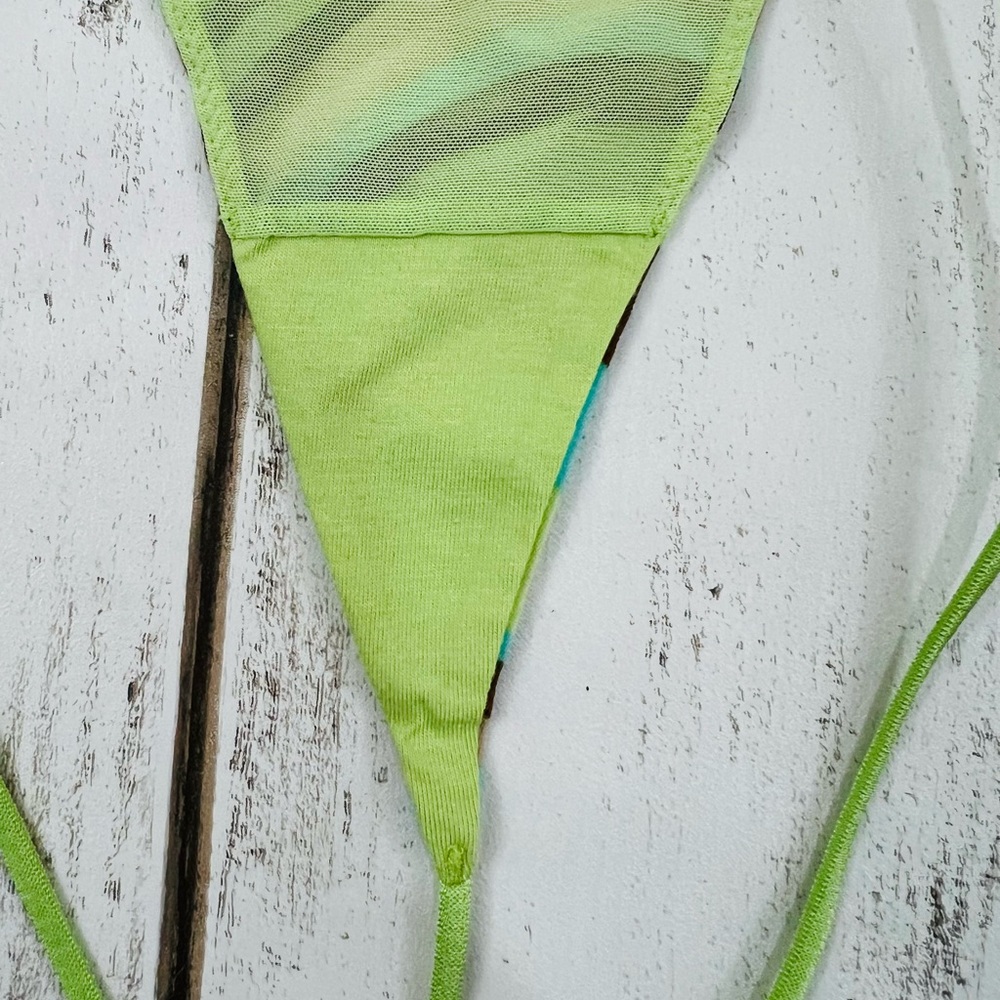 2005 Vintage Victoria’s Secret V-String Thong Pantie Medium Retro Retired Style - Picture 6 of 8